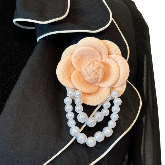 🎁 Draping Pearl Flower Brooch Pin - Picture 11 of 12